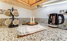 Spacious 1 Bedroom Apt Near Marble Arch